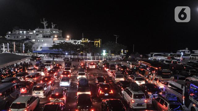 Puncak arus Mudik Lebaran 2022 di Pelabuhan Merak Banten