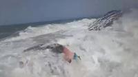 Pelatih fitness Rusia lenyap terbawa arus laut. Dok: EAST2WEST NEWS via New York Post