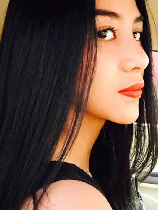 Kini Adinda tertarik untuk membintangi salah satu drama sekuel musikal,  yang dimana kemampuan bakat akting dan menyanyi dapat dipersatukan secara utuh.  (viainstagram@adindathomas/Bintang.com)