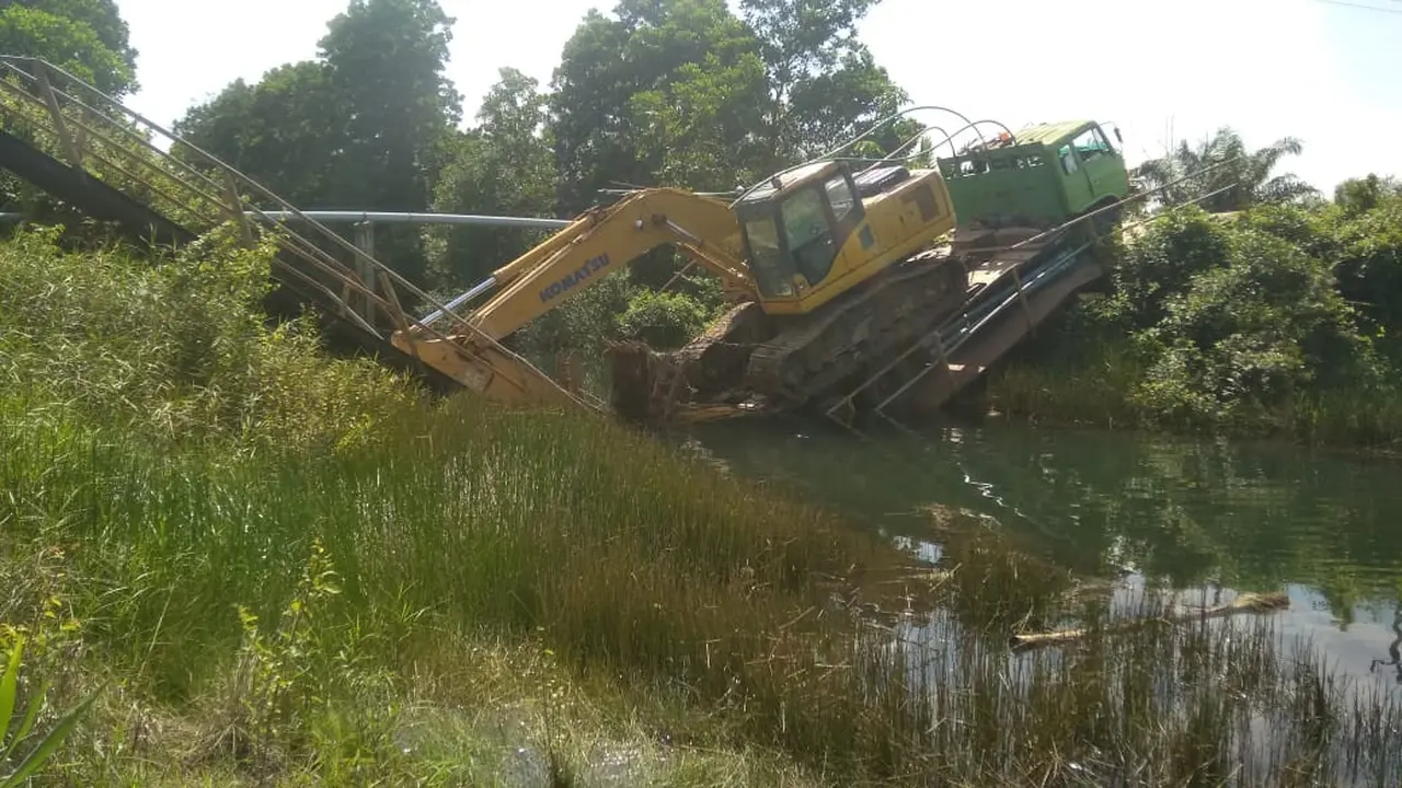 Jembatan Penghubung Ambruk, 2 Dusun di Ogan Ilir Terisolir