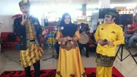 Nyanyian dan tarian Melayu di Bandara Pekanbaru (Liputan6.com / M.Syukur)