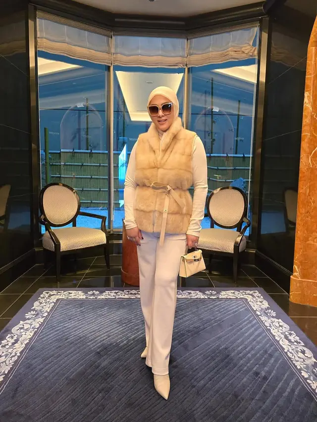 Potret Outfit Syahrini di Tokyo yang Mewah