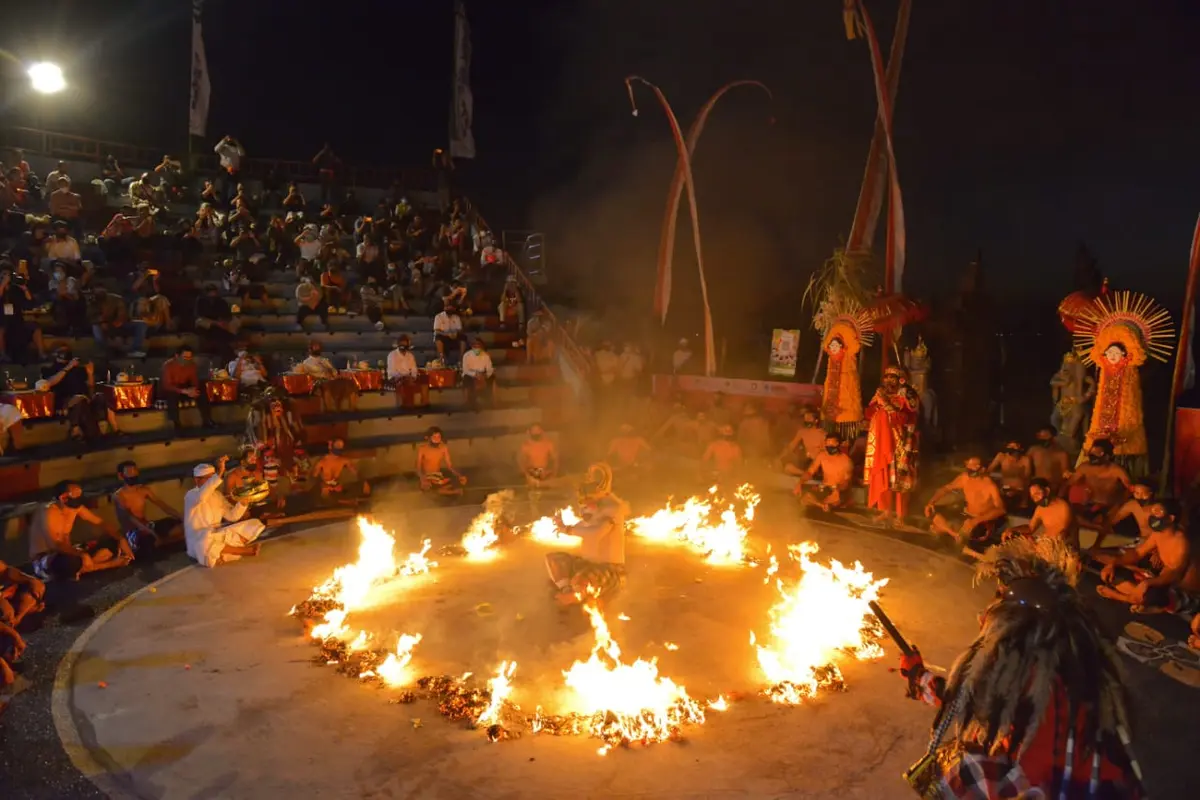 Wajah Baru Atraksi Tari Kecak di Pura Uluwatu