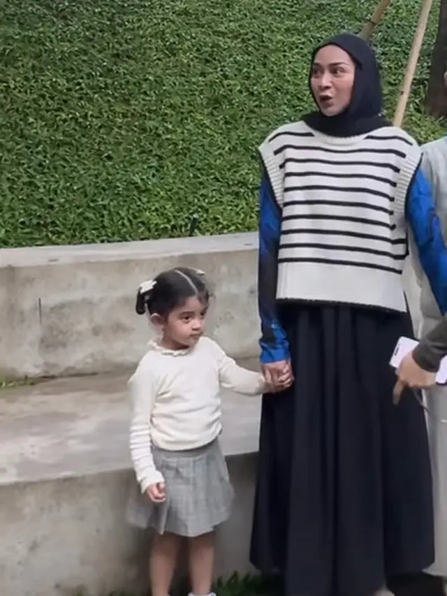 Adu Gaya Menggemaskan Ameena Atta dan Guzel yang Jadi Member Cilik Baru di Arisan Geng Mamayu