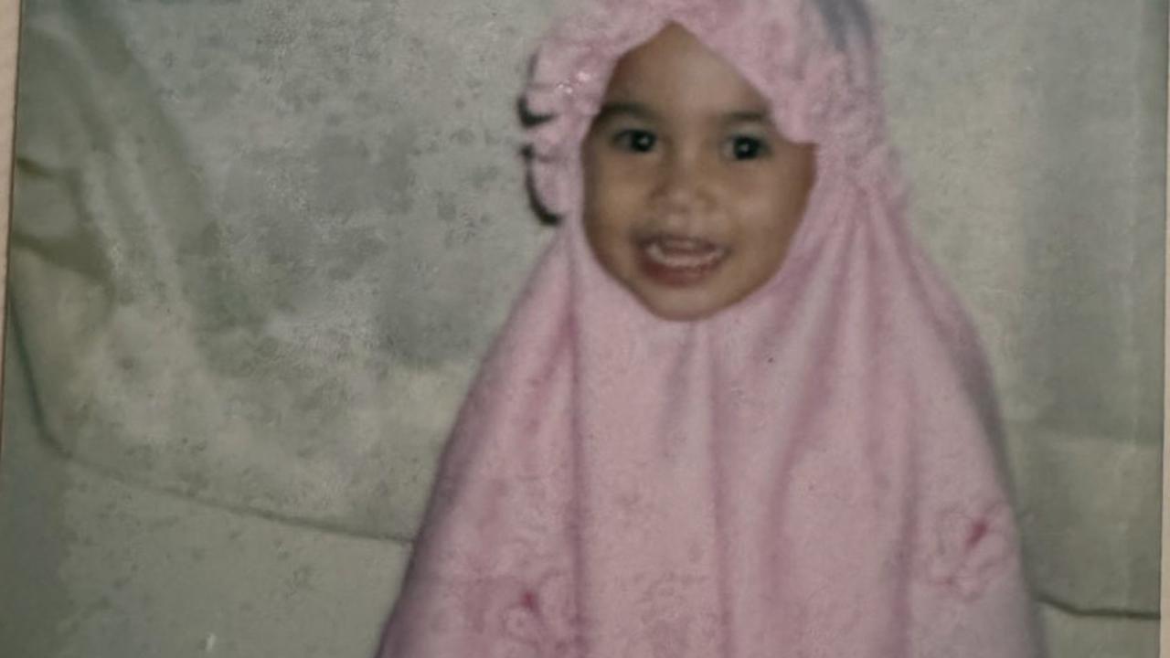 8 Potret Masa Kecil Azizah Salsha, Bikin Netizen Gemas Maksimal!