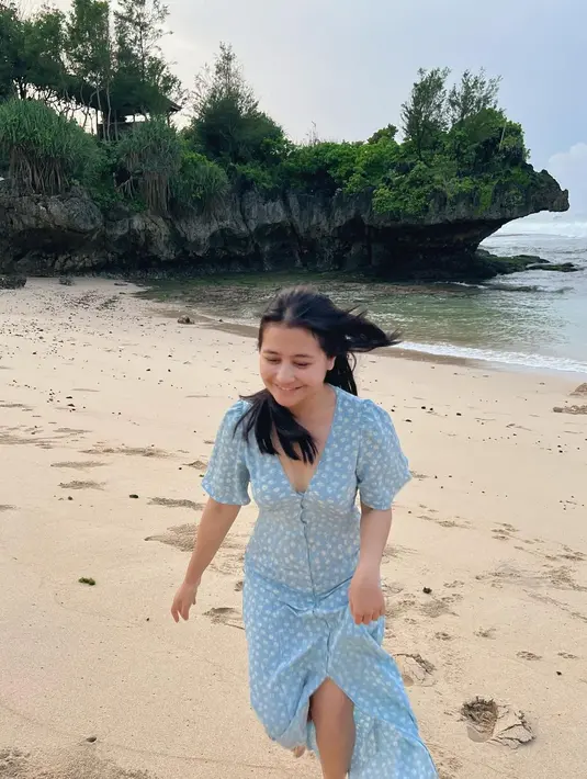 <p>Kecantikan alami Prilly Latuconsina pun dipuji oleh warganet. [Foto: Instagram/ prillylatuconsina96]</p>