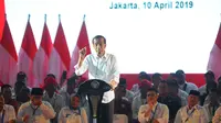 Presiden Joko Widodo memberikan pidato saat menghadiri Silaturahmi Nasional Pemerintahan Desa se-Indonesia di Jakarta, Rabu (10/4). Presiden mengatakan akan terus menaikkan jumlah dana desa serta memudahkan sistem laporan pertanggung jawabannya. (Liputan6.com/Angga Yuniar)