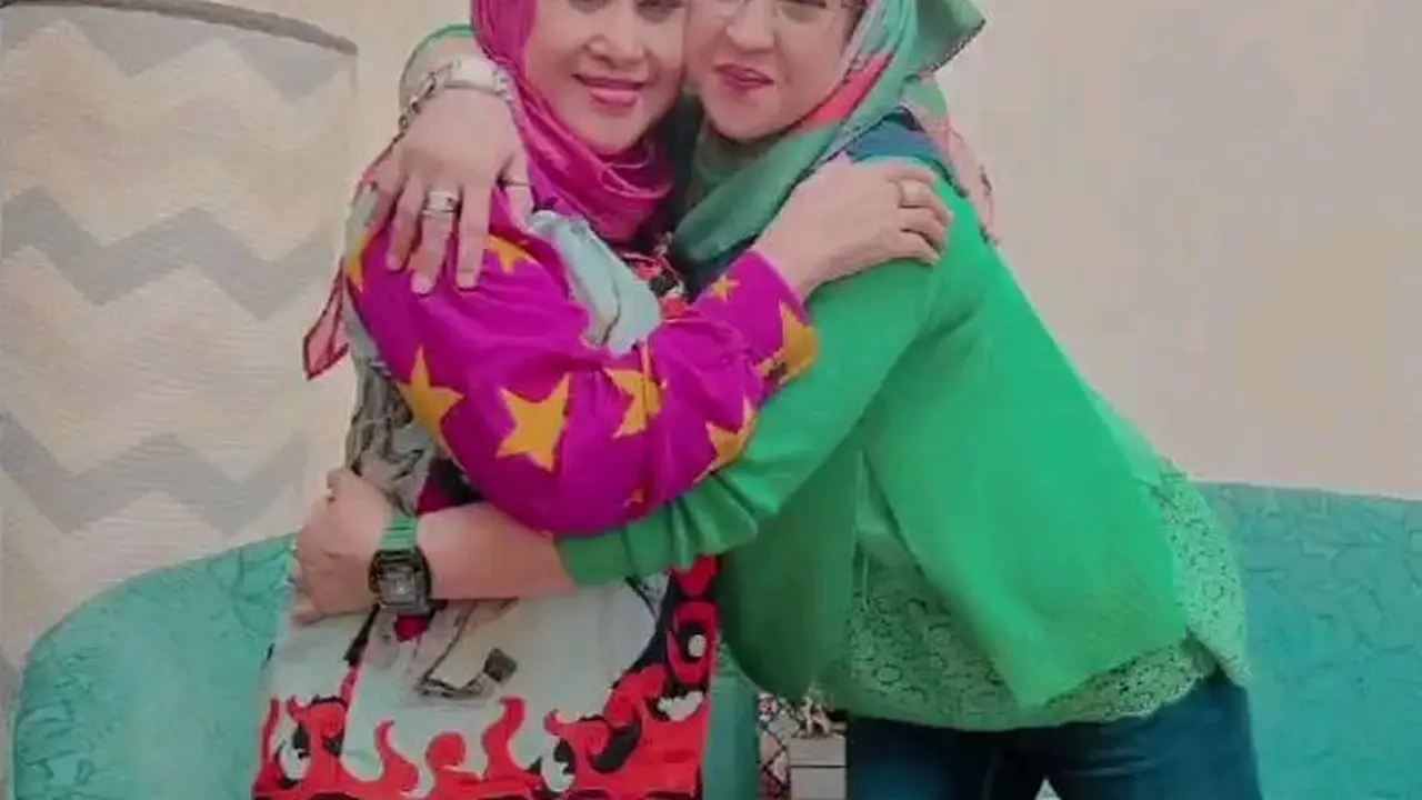 Neng Wirdha kini berdamai dengan Elvy Sukaesih (https://www.instagram.com/p/CeYSxH9pyaf/)