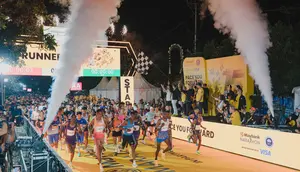 Lari Sambil Punguti Sampah, Aksi Pelari di Maybank Marathon 2026 Tinggalkan Jejak Hijau