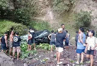 Kronologi Mobil Terjun ke Jurang 100 Meter di Bali. (Merdeka.com/Muhammad Kadafi)