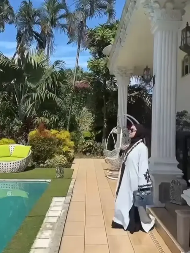 Potret Taman Rumah Syahrini di Bogor