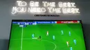 Kata-kata mutiara dari Cristiano Ronaldo terdapat dalam CR7 Corner Restaurant and Bar. Cristiano Ronaldo membangun bisnis pariwisata itu di kota kelahirannya Funchal.  (Bola.com/Reza Khomaini)