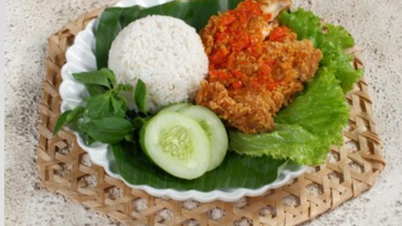 Berapa Kalori dan Nutrisi dari Seporsi Ayam Geprek dengan Nasi? Kalori yang Perlu Diwaspadai dalam Setiap Suapan