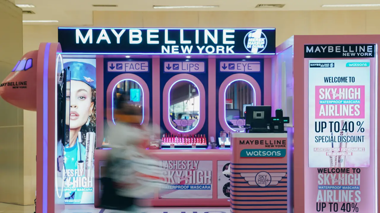 Penampakan Pesawat Pink di Terminal 2 Soekarno Hatta Curi Perhatian, Ada Apa Ya?