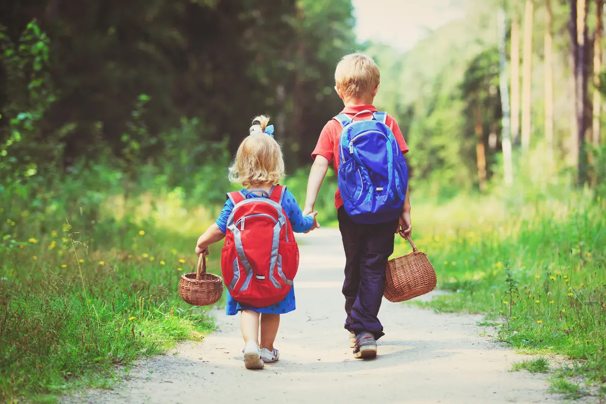 Adik kakak - saudara (iStock)