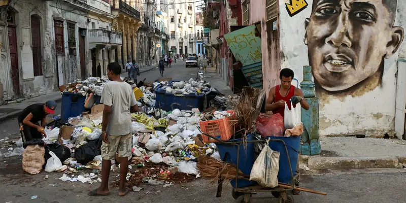 Sampah membanjiri Havana Kuba