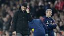 Pelatih Arsenal, Mikel Arteta, tampak lesu setelah ditahan imbang Southampton pada laga Liga Inggris di Stadion Emirates, Sabtu (22/4/2023). (AP Photo/Kirsty Wigglesworth)