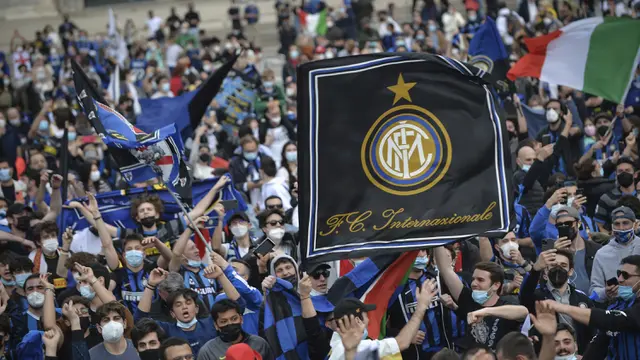 FOTO: Selebrasi Pendukung dan Fans Menyambut Scudetto ke-18 Inter Milan dan yang Pertama dalam 11 Tahun Terakhir