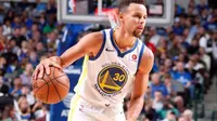 Guard Golden State Warriors, Stephen Curry, mencetak 29 poin saat timnya mengalahkan Dallas Mavericks 133-130 di American Airlines Center, Dallas, Selasa (24/10/2017) WIB. (NBA)