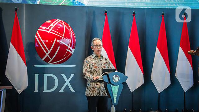 Ketua Dewan Komisioner OJK Mahendra Siregar