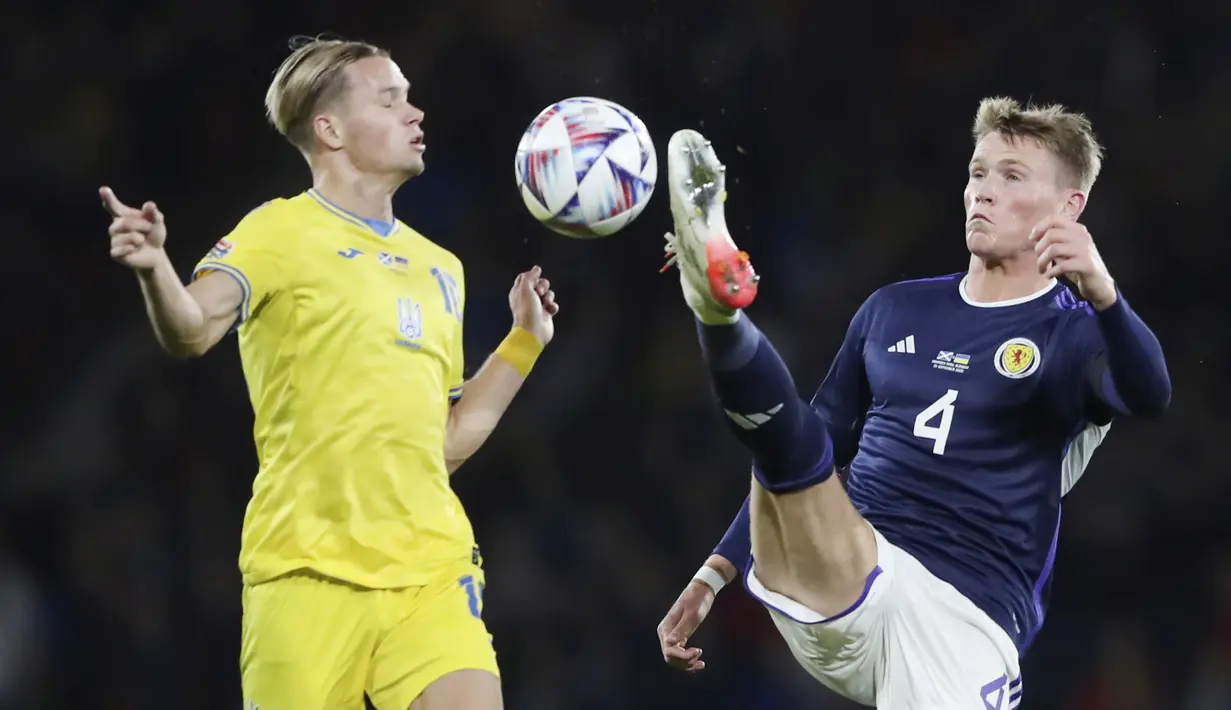 Pemain Manchester United, Scott McTominay, menjadi salah satu kunci kemenangan Skotlandia. Ia bermain apik sebagai gelandang bertahan hingga dipercaya tampil selama 90 menit. (AP/Scott Heppell)