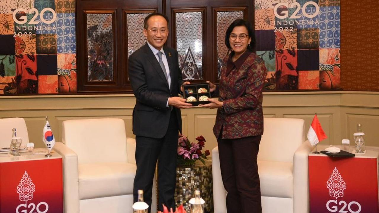 Menteri Keuangan Sri Mulyani Indrawati bertemu dengan Deputi Perdana Menteri Republik Korea Choo Kyung-ho. Keduanya membahas peluang investasi hijau hingga kultur kedua negara.