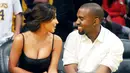 Foto ini diambil saat Kim Kardashian dan Kanye West nonton NBA pada 12 May. (Noel Vasquez/Getty Images/USWeekly)