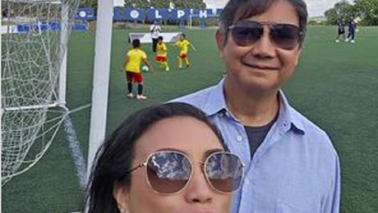 Pengusaha Kaya Raya Angkut Kursi Sendiri Usai Didudukinya, Nolak Dibantu Dibawakan Meski Dibujuk 'Saya Masih Kuat Kok
