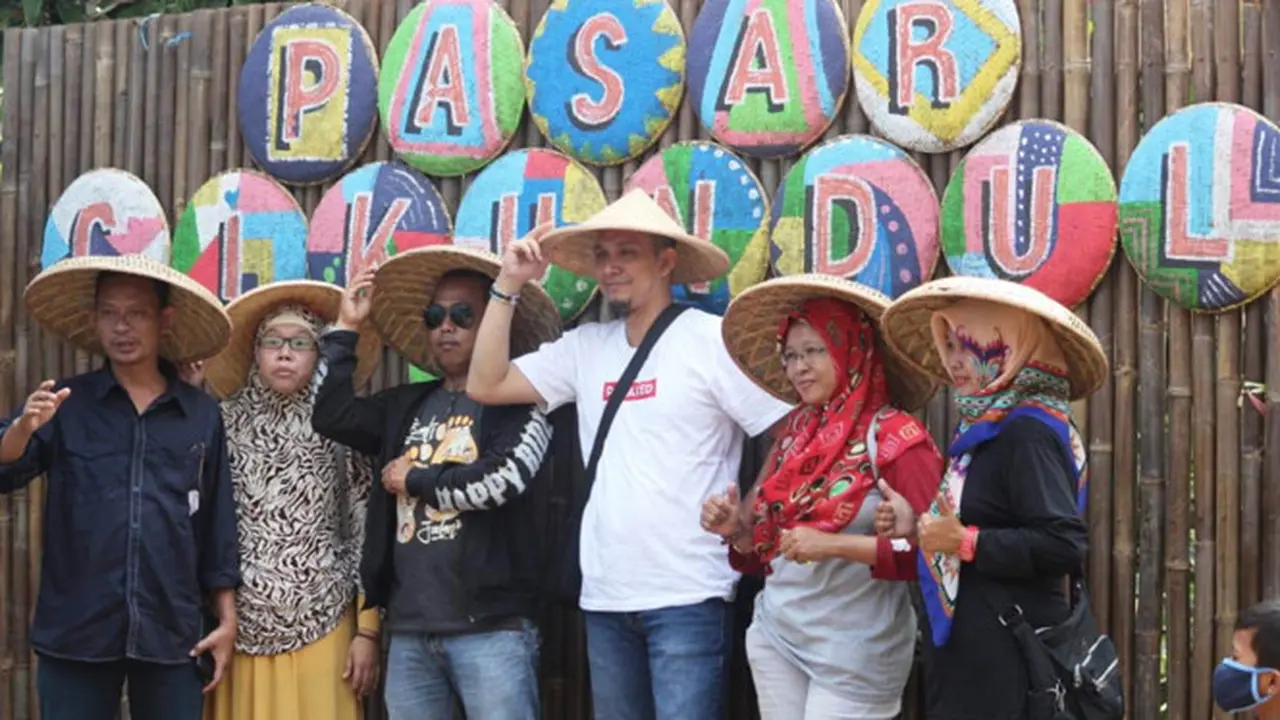 Pasar Cikundul Berbagi Kebahagiaan ke Masyarakat Sukabumi