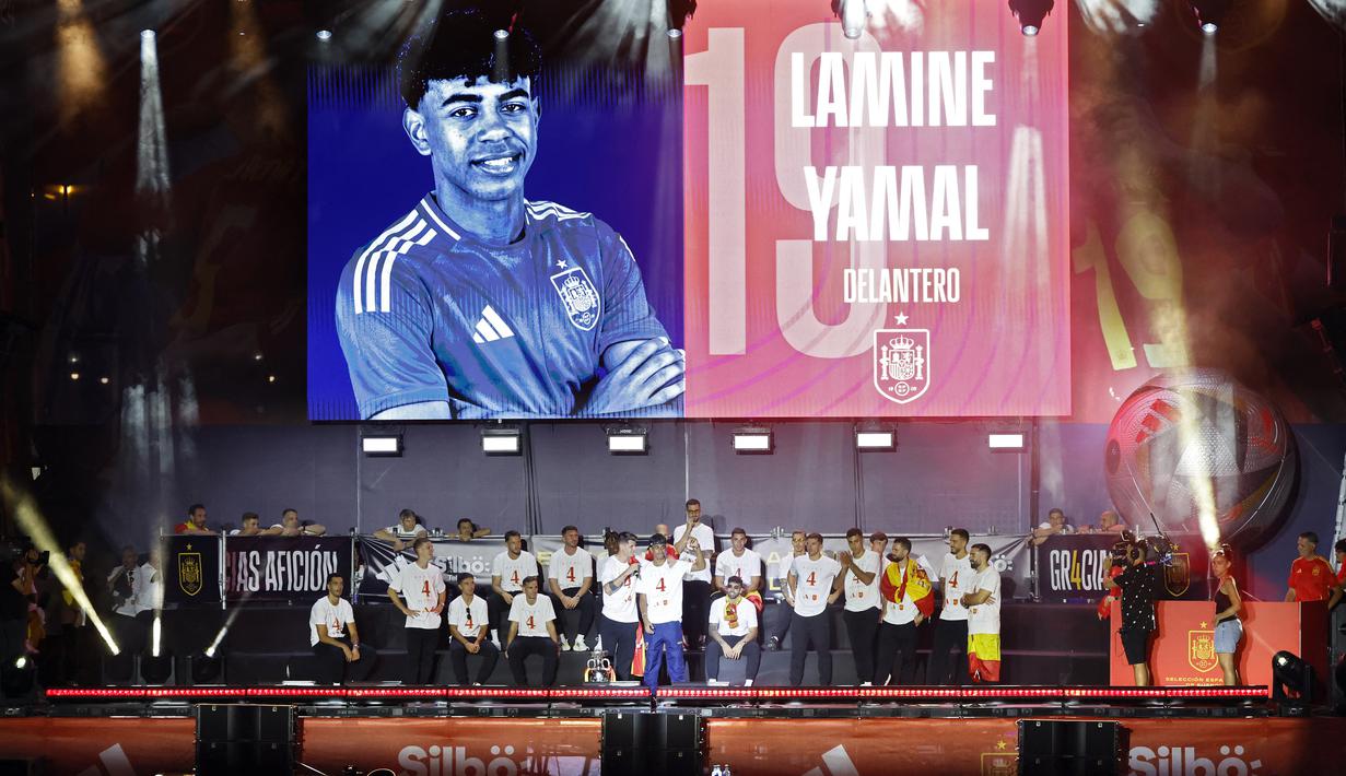 Gelar juara kian lengkap setelah Rodri dinobatkan sebagai Pemain Terbaik dan Lamine Yamal menjadi Pemain Muda Terbaik. (OSCAR DEL POZO / AFP)