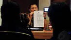 Kasus pemenjaraan notaris Theresia Pontoh dinilai janggal oleh kuasa hukumnya, Steven Halim (Liputan6.com/Johan Tallo) 
