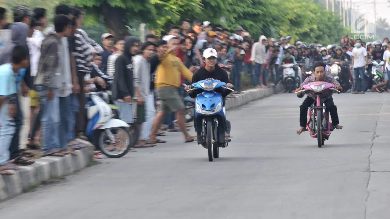 Balapan Motor Liar Warnai Minggu Pagi Ramadan di Ibu Kota
