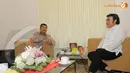 Rhoma Irama dan Jusuf Kalla beramah tamah sebelum melakukan pertemuan yang berlangsung tertutup (Liputan6.com/ Herman Zakharia)
