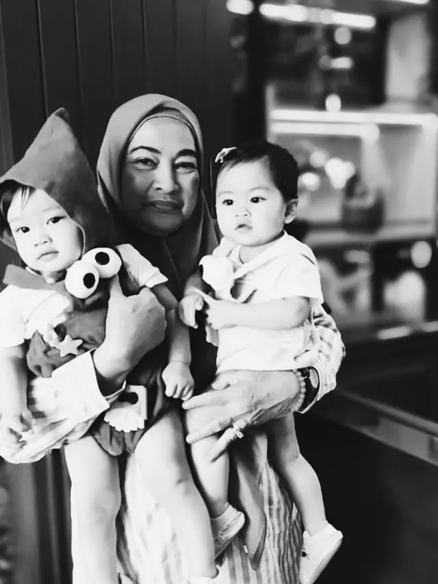 Syahnaz Sadiqah Ucapkan Kalimat Perpisahan Penuh Duka untuk Ibunda Jeje Govinda: Terima Kasih untuk Kasih Sayang Mama Selama Ini. (instagram.com/syahnazs)