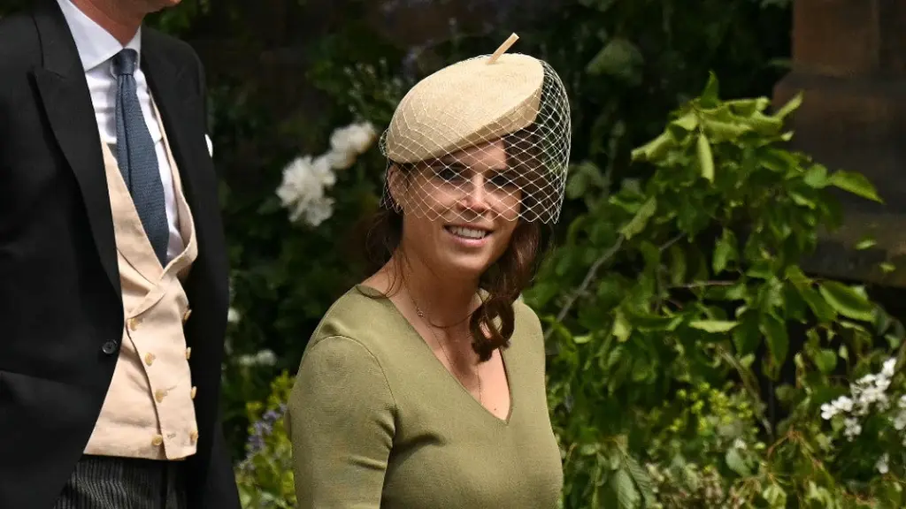 Putri Eugenie dengan tampilan yang menjadi sorotan mode kerajaan 2025 (dok. Oli SCARFF / AFP)