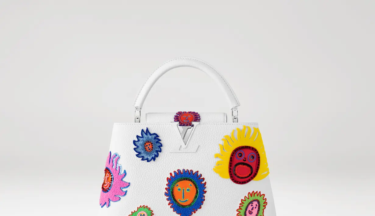 Selain Pumpkins, koleksi ini juga menghadirkan motif wajah sebagai aktualisasi masa anak-anak Kusama [Louis Vuitton]