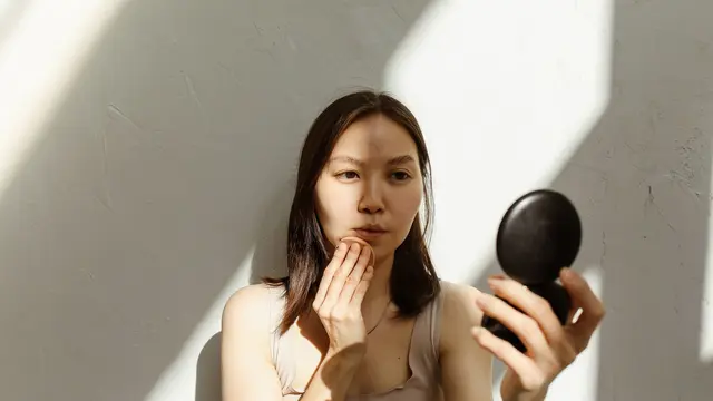 Masih Bingung Pakai Sunscreen Sebelum atau Sesudah Makeup? Ini Urutan yang Perlu Dipahami