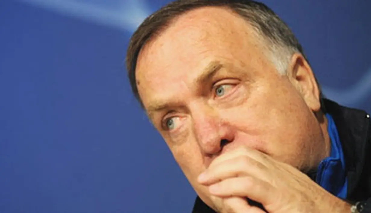 Pelatih Zenit, Dirk Advocaat saat menghadiri konferensi pers jelang laga di Santiago Bernabeu, Madrid, 9 Desember 2008 sebelum partai kontra Real Madrid di ajang Liga Champions. AFP PHOTO/PIERRE-PHILIPPE MARCOU