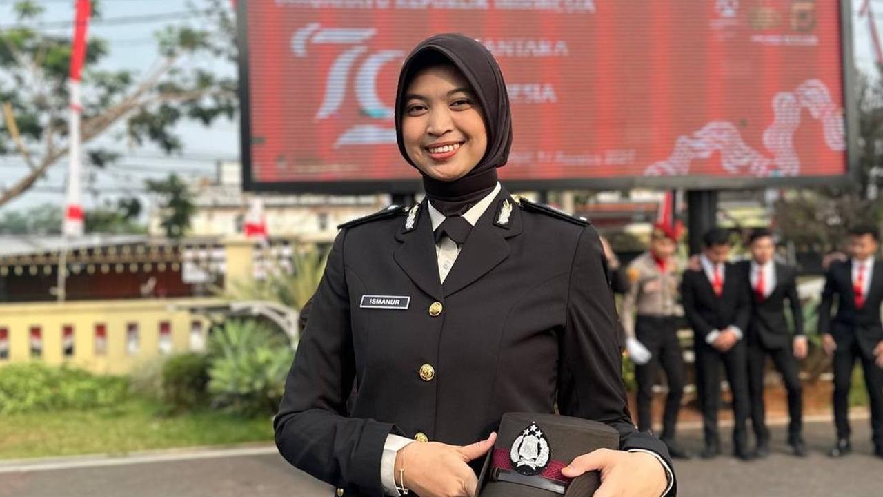 Sempat Insecure karena Punya Badan Super Tinggi, Momen Polwan Foto Bareng Rekan-rekannya Ini Curi Perhatian