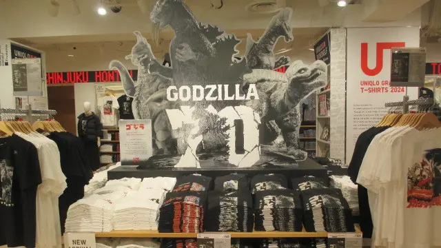 Bukan Sekadar Ritel Baju, UNIQLO Shinjuku Honten Hadirkan Pengalaman Belanja Asik Sambil Ngopi dan Merangkai Bunga