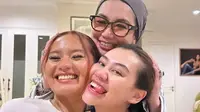 6 Momen Kehangatan Zahwa Massaid dengan Keluarga di Media Sosial, Jauh di Mata Dekat di Hati