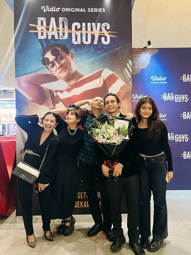 6 Potret Prilly di Premiere Series Bad Guys, Dukung Sang Kekasih Omara Esteghlal