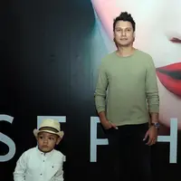 Dengan platform video, Christian Sugiono arahkan sang anak untuk catwalk di acara Jakarta Fashion Week