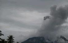 Gunung Ibu Erupsi, Suara Gemuruh Terdengar Kuat