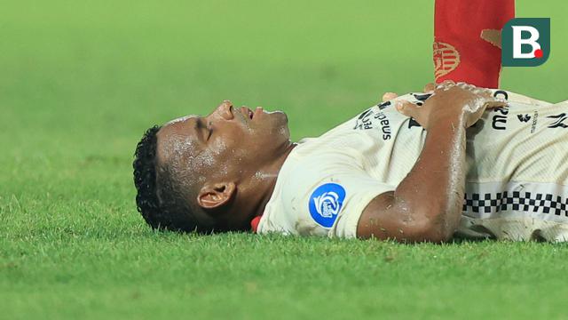 Foto: Aksi Guling-Guling Pemain Bali United yang Membuat Skuad Persija Jakarta Murka