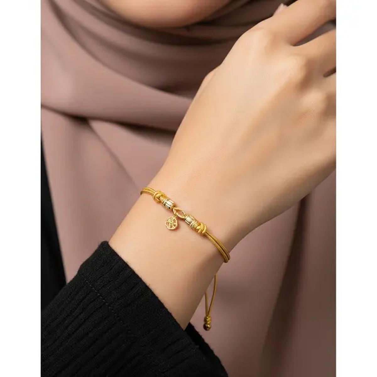 6 Koleksi Gelang Islami Kulit Kombinasi Emas yang Elegan dan Modern