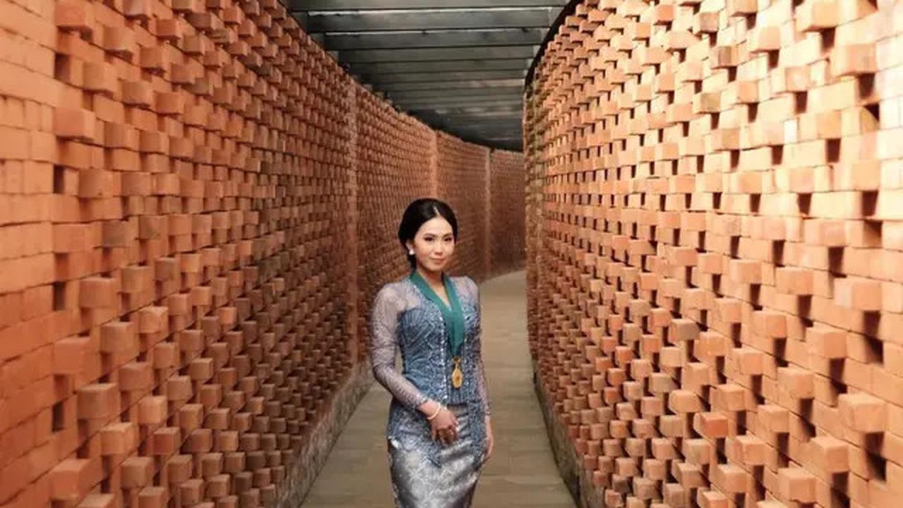 Sama seperti Awkarin yang memiliki hubungan dengan Abyakta Ernoult, Zahra Annisya juga memiliki kekasih, yaitu Rafi Aryanto Arif.&nbsp;