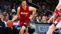 Goran Dragic mencetak 22 poin untuk memimpin timnya Miami Heat mengalahkan tuan rumah Washington Wizards di Verizon Center, Sabtu (19/11/2016). (NBA)