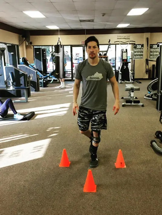 The Kentucky Kid, julukan untuk Nicky Hayden, pria kelahiran 30 Juli 1981 ini merupakan salah seorang pebalap sepeda motor asal Amerika Serikat yang berhasil membawa  pulang piala kemenangan MotoGp 2006. (Instagram/nicky_hayden)