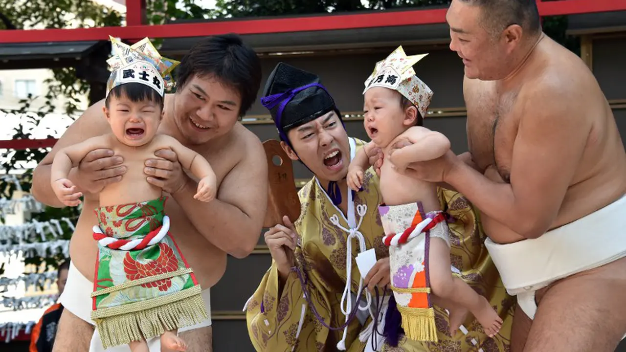 Festival Ini Paksa Bayi Untuk Menangis
